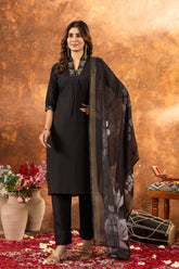 ELEGANT BLACK EMBROIDERED KURTA PANT SET WITH FLORAL DUPATTA