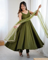 STRIKING GREEN CHANDERI SILK LACE WORK FESTIVE WEAR ANARKALI SUIT