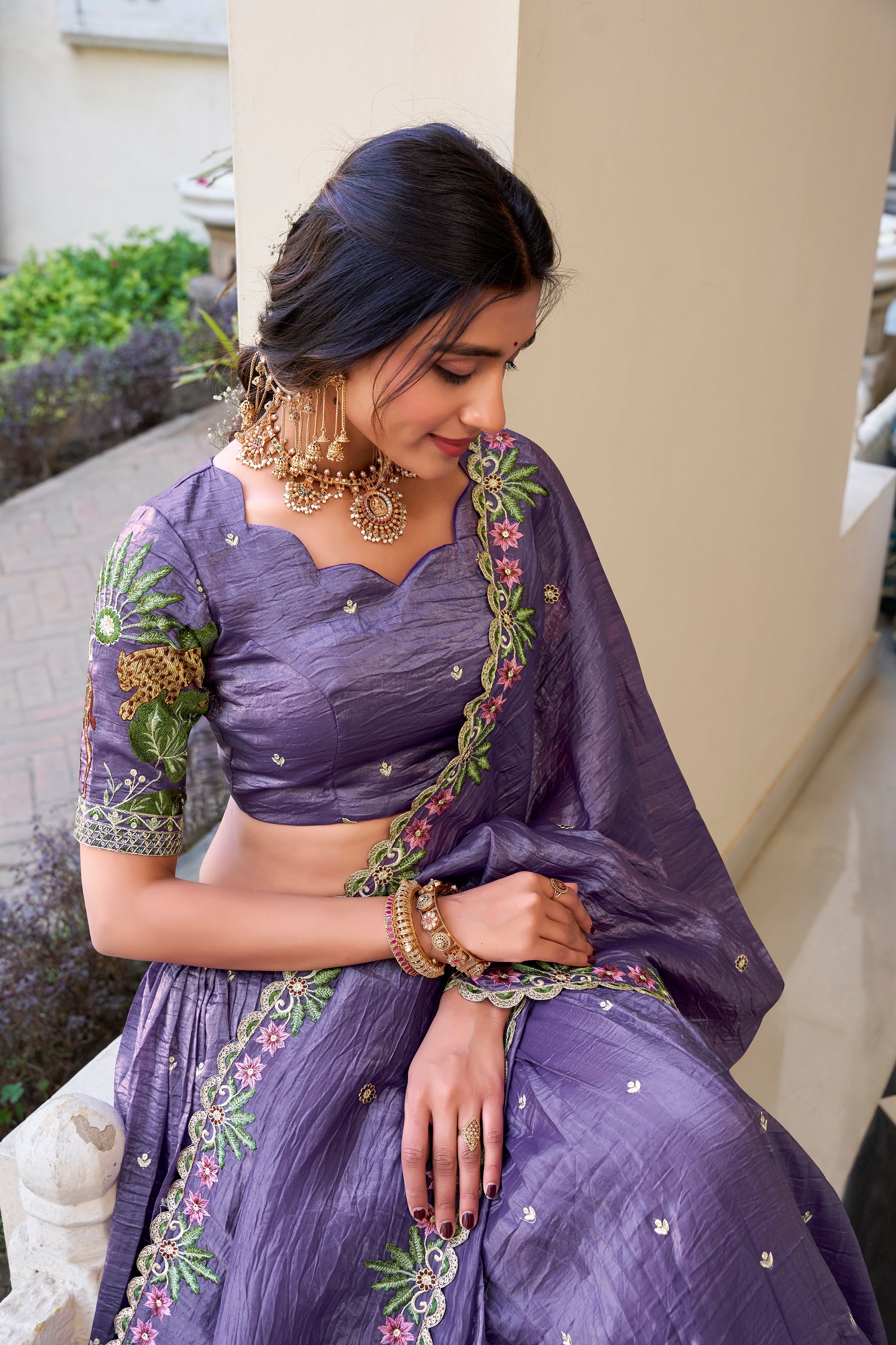 TRADITIONAL INDIAN ENSEMBLE BEAUTIFUL LEHENGA CHOLI