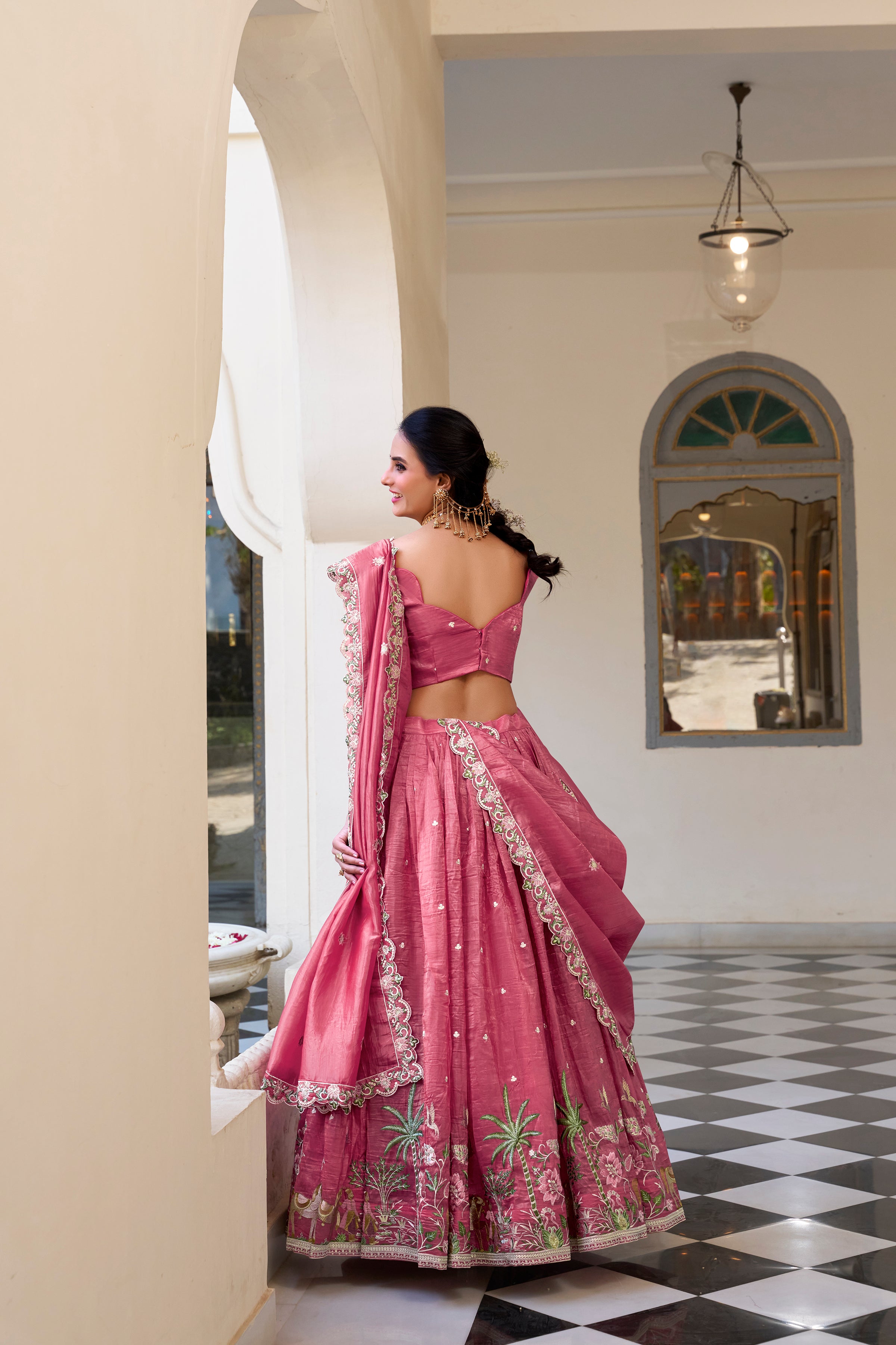 TRADITIONAL INDIAN ENSEMBLE BEAUTIFUL LEHENGA CHOLI