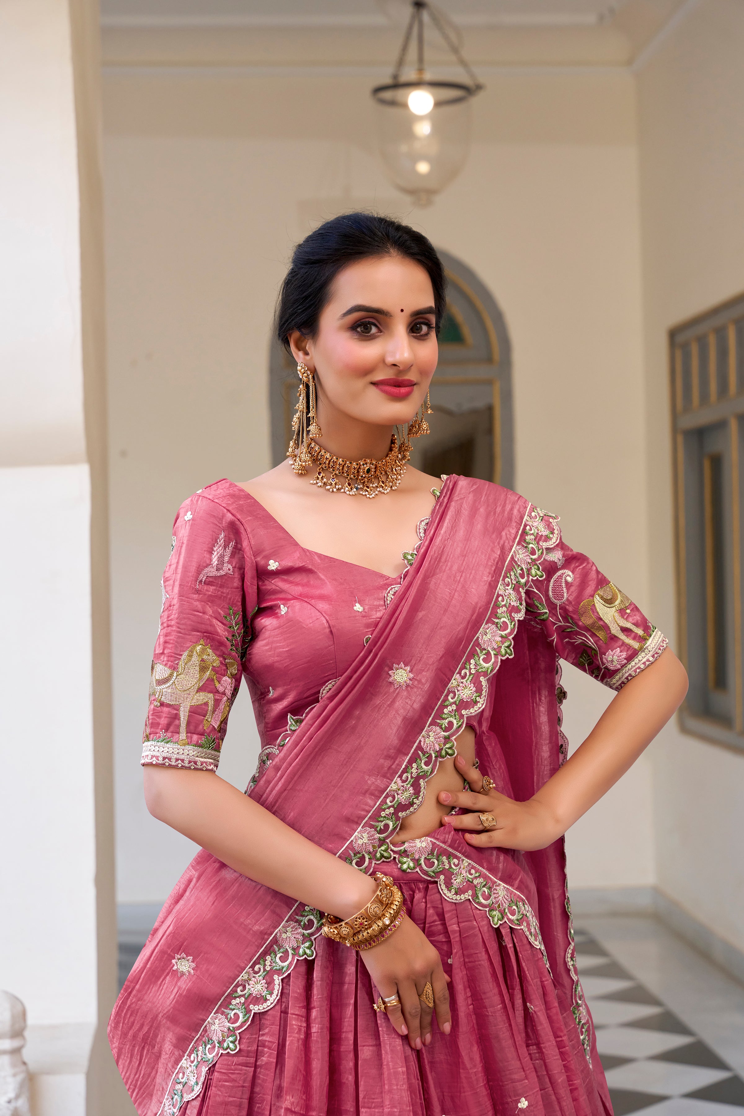 TRADITIONAL INDIAN ENSEMBLE BEAUTIFUL LEHENGA CHOLI
