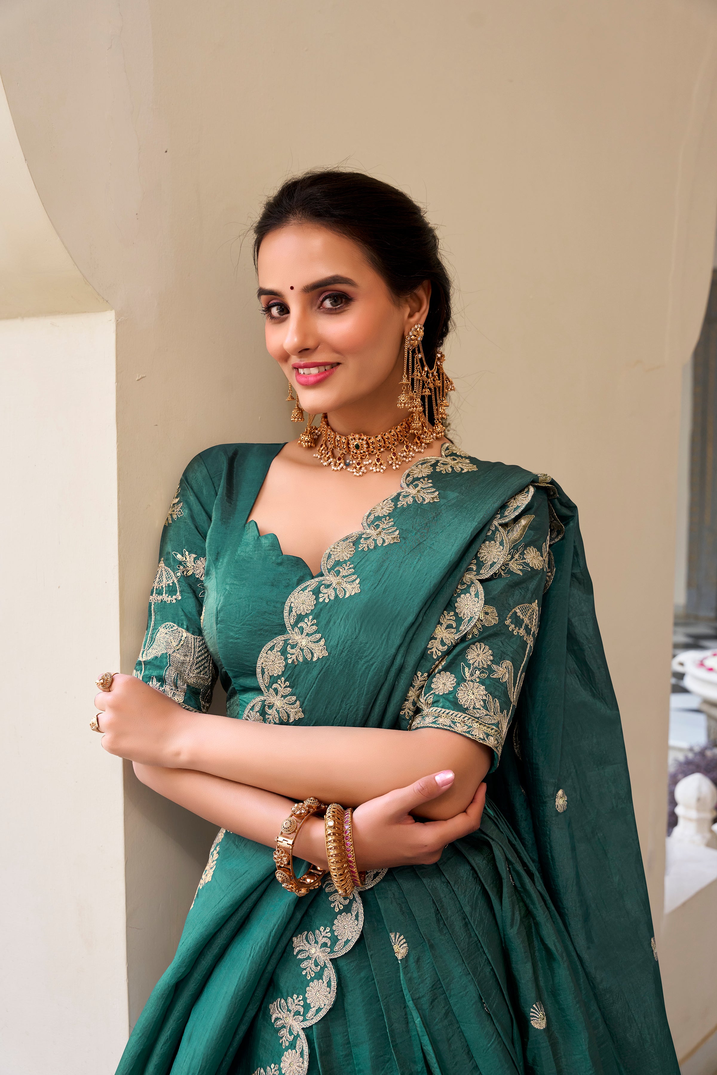 TRADITIONAL INDIAN ENSEMBLE BEAUTIFUL LEHENGA CHOLI