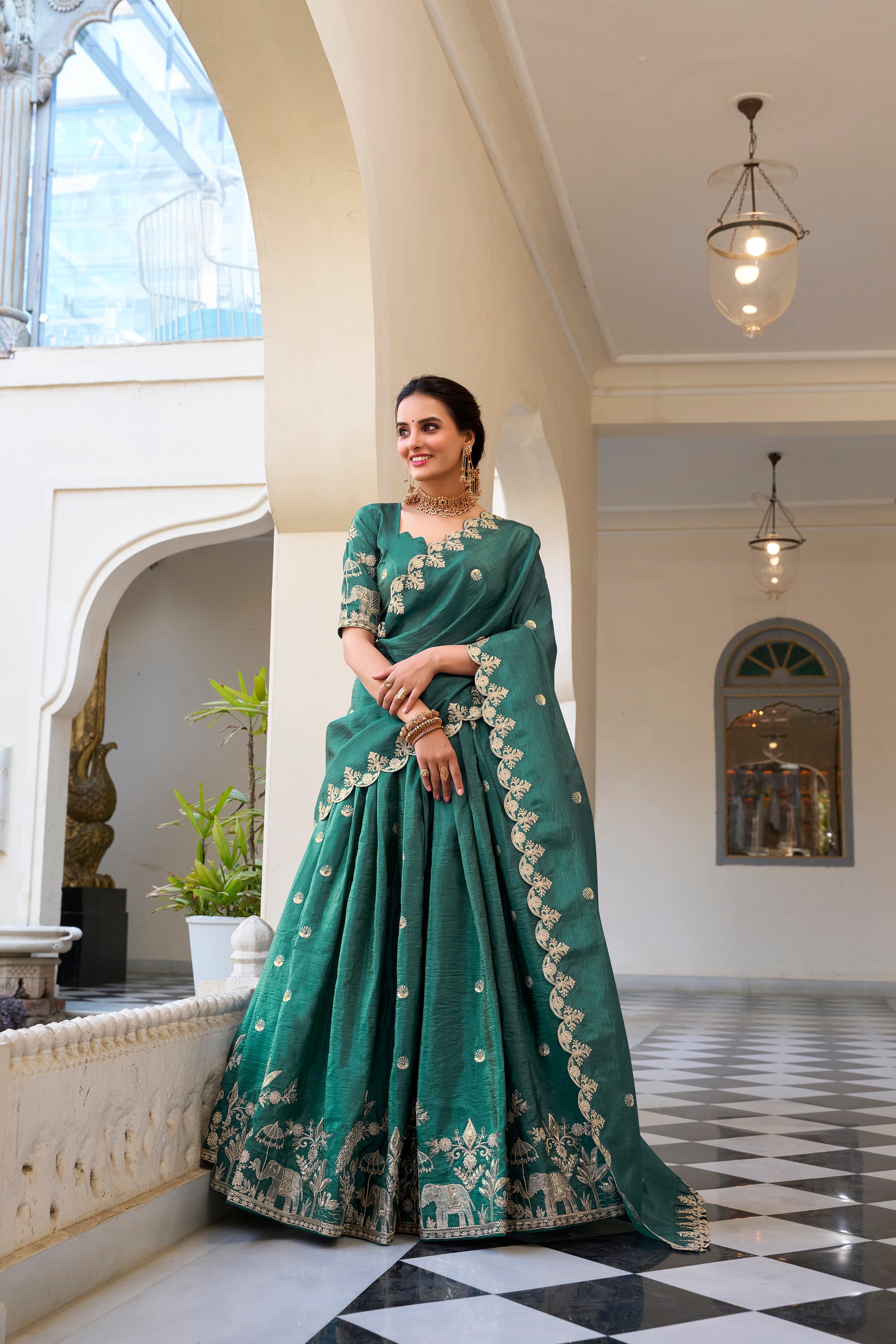 TRADITIONAL INDIAN ENSEMBLE BEAUTIFUL LEHENGA CHOLI