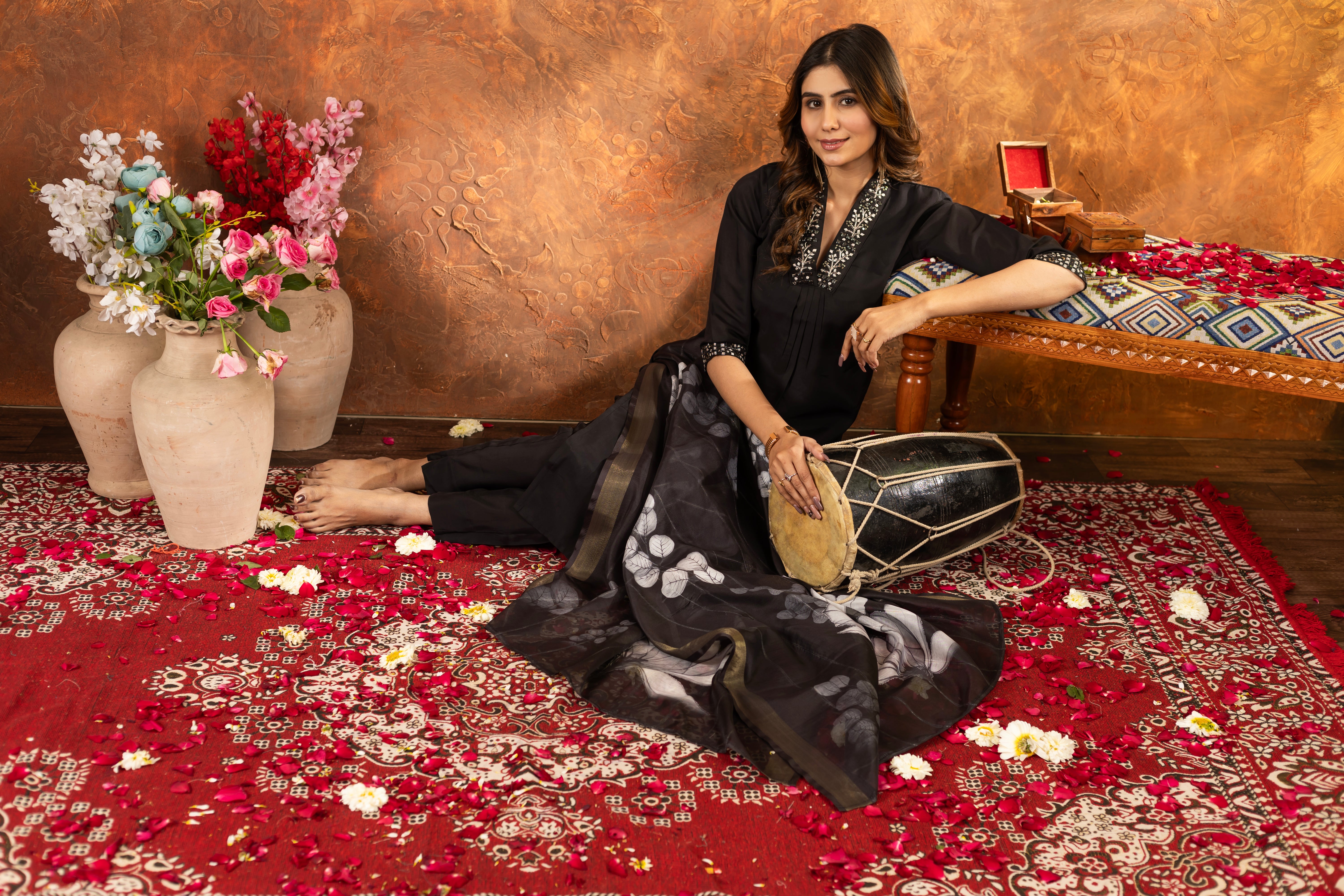 ELEGANT BLACK EMBROIDERED KURTA PANT SET WITH FLORAL DUPATTA