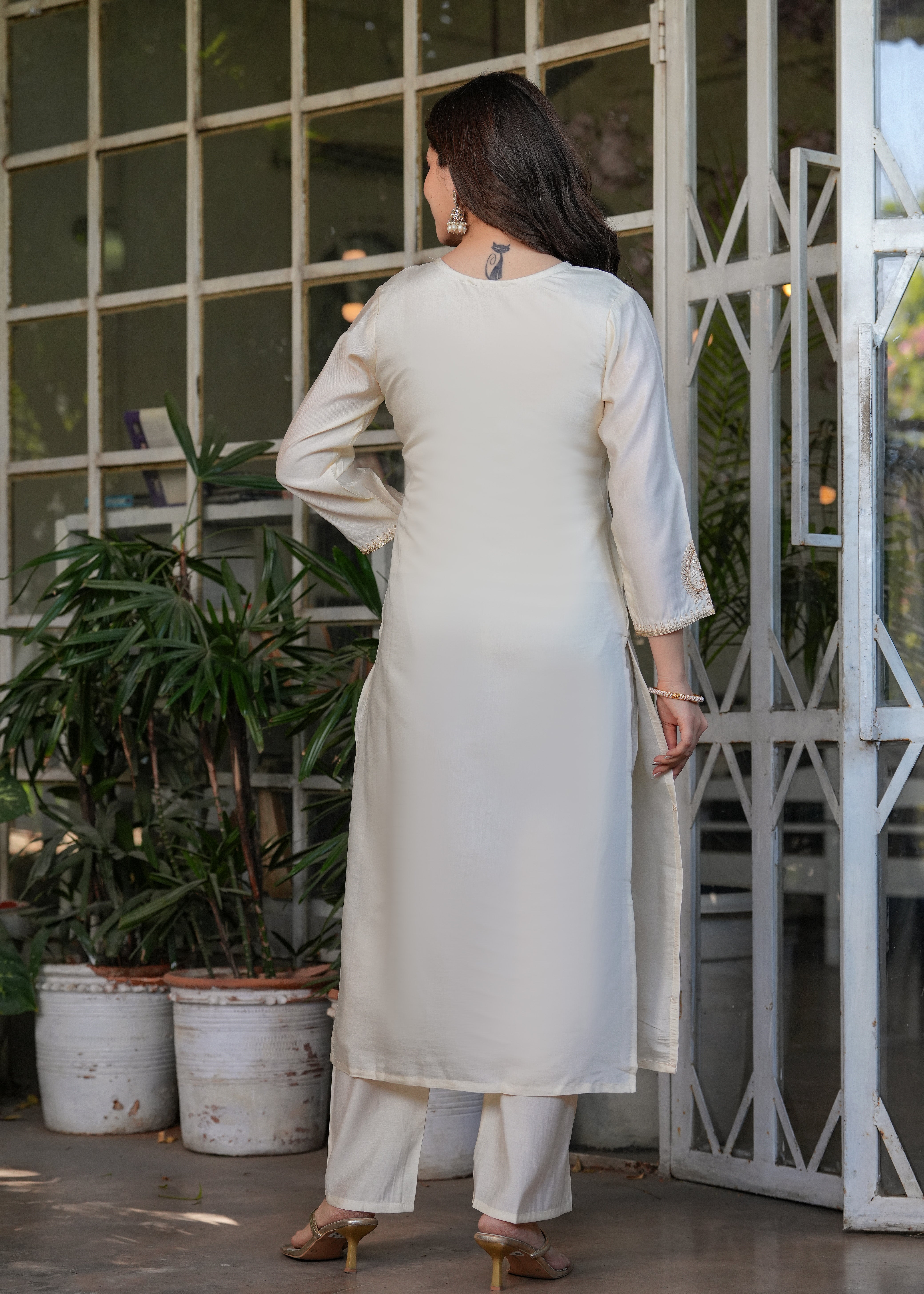 INCREDIBLE OFF-WHITE EMBROIDERED VISCOSE TRADITIONAL PANT SUIT