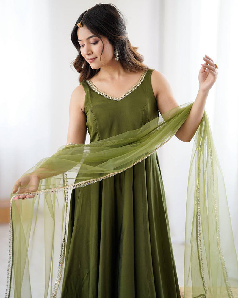 STRIKING GREEN CHANDERI SILK LACE WORK FESTIVE WEAR ANARKALI SUIT