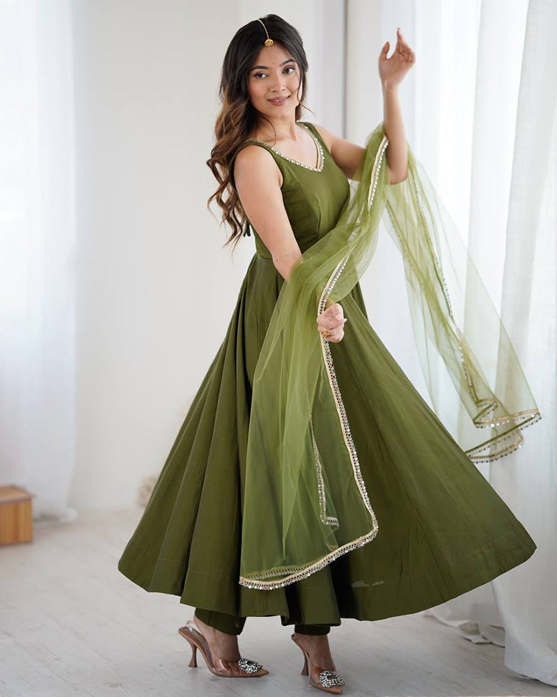 STRIKING GREEN CHANDERI SILK LACE WORK FESTIVE WEAR ANARKALI SUIT